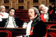 Le Comte de Monte Cristo Part4, Der Graf von Monte Christo Teil4, regie, darsteller Der Graf de Morcerf (Jean Rochefort) wird in der Öffentlichkeit als Verräter beschuldigt.