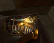 Ein Blick auf die goldene Totenmaske.