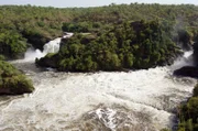 Über die Murchinson Falls in Uganda stürzt der Viktoria-Nil 42 Meter in die Tiefe.