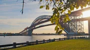 Die Bayonne Bridge verbindet Staten Island mit New Jersey.