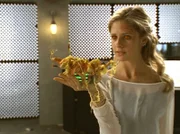 Mit Hilfe eines machtvollen Zaubers kann Buffy (Sarah Michelle Gellar) den Feind besiegen.