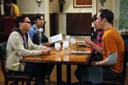 Gute Freunde: Raj (Kunal Nayyar, 2.v.l.) Sheldon (Jim Parsons, r.), Leonard (Johnny Galecki, l.) und Howard (Simon Helberg, 2.v.r.) ...