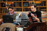 Machen sich Sorgen um Amy: Sheldon (Jim Parsons, r.) und Leonard (Johnny Galecki, l.) ...