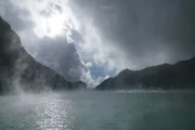 Das "größte Säurefass der Welt" wird der Kratersee des Vulkans Ijen auch genannt.
