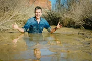 Der Treibsand hat Dirk Steffens fest im Griff.