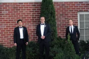 Die Hochzeit naht: Barney Stinson (Neil Patrick Harris, r.) mit seinen zwei besten Kumpels Marshall (Jason Segel, M.) und Ted (Josh Radnor, l.)