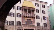 Das Innsbrucker Wahrzeichen, das Goldene Dachl, geht zurück auf Kaiser Maximilian
