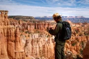 Traumrouten Amerikas
Im Land der Canyons und der Cowboys
Anton Yalk im Bryce Canyon
SRF/Prounen Film