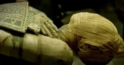 Das Leben nach dem Tod - wie haben die alten Ägypter sich darauf vorbereitet? Ein internationales Team sucht im Tal der Könige nach Antworten.