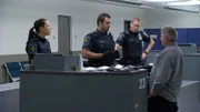 An der kanadischen Grenze haben die Beamten alle Hände voll zu tun - die Grenzbeamten haben jedoch erprobte Spürnasen und wissen genau, welcher der täglich fast 20.000 Reisenden sich verdächtig macht ...