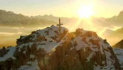 Bergsteigen ist eine Extremsportart â€“ der Film wirft die Frage auf, was die Menschen antreibt, sich zu den Gipfeln hoch zu kämpfen.