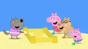 Peppa (hi.re.) und ihre Freunde bauen gemeinsam eine große Sandburg. Sie hat einen Graben, ein Tor, Fenster und eine kleine Krabbe, die nun ein neues Zuhause hat.  +++