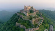 Einer Legende nach musste ein Pilger für den Bau der im indischen Staat Rajasthan liegenden Kumbhalgarh-Festung sein Leben opfern.