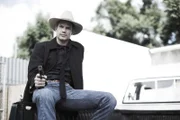 Cast: Timothy Olyphant as Raylan Givens.