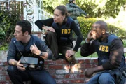 Don (Rob Morrow, l.), Special Agent Liz Warner (Aya Sumika, M.) und David (Alimi Ballard, r.) ermitteln in einem neuen Fall ...