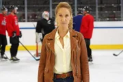 Sonja Schwarz (Chiara Schoras) ermittelt in Bozens Eishockeywelt.
