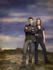 (3. Staffel) - Booth (David Boreanaz, l.); Dr. Brennan (Emily Deschanel, r.)