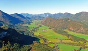 Blick ins Alpenvorland bei Bad Tölz.
