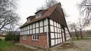 Dieses 200 Jahre Fachwerkhaus wurde von Michaela und Michael für 120.000 Euro in Schloß Holte-Stukenbrock in Nordrhein-Westfalen erworbenDieses 200 Jahre Fachwerkhaus wurde von Michaela und Michael fĂĽr 120.000 Euro in Schloü Holte-Stukenbrock in Nordrhein-Westfalen erworben