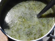 Die Suppe „Caldo Verde“ aus Kohl, Kartoffeln und Olivenöl ist eine traditionelle Vorspeise in der Region.