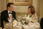 Marshall (Jason Segel, l.) und Lily (Alyson Hannigan, r.) genießen die Hochzeit, wobei er vor allem mit dem Kuchenbuffet seine Freude hat ...