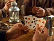 Robert Adwards spielt mit gezinkten Karten. Ob seine Mitspieler das Falschspiel entdecken...