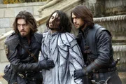 (v.l.n.r.) Athos (Tom Burke); König Ludwig XIII. (Ryan Gage); D'Artagnan (Luke Pasqualino)