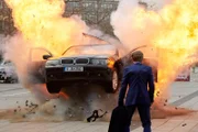 Als sein Wagen von einem Sprengsatz zerrissen wird, kann sich der Oberbürgermeister-Kandidat Martin Dorn nur knapp in Sicherheit bringen...