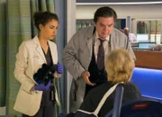 Chicago Med Zwischen Leben und Tod - iNO Staffel 1, Episode 2 Behandeln eine Frau mit Demenz: Rachel DiPillo als Dr. Sarah Reese, Oliver Platt als Dr. Daniel Charles