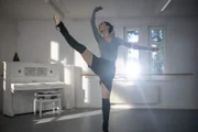Carolin (Paloma Padrock) liebt das Tanzen. Doch ihr Praktikum hat damit gar nichts zu tun.