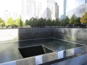 Ground Zero, der ehemalige Standort der Zwillingstürme des World Trade Centers in New York, die durch die Anschläge vom 11.09.2001 zerstört wurden.