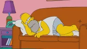 "Die Simpsons", "Passives Fahren." Homer zerstört versehentlich das unbezahlbare Fabergé Huhn von Mr. Burns. Daraufhin setzt in dieser kurzerhand auf die Straße. Doch schon bald findet Homer einen neuen Job bei 'CarGo?. Die Firma hat sich auf selbstfahrende Autos spezialisiert und die Homer nun testen soll. Dabei ist seine Faulheit von großem Nutzen. Homer macht seine Sache so gut, dass er schon bald die Karriereleiter nach oben steigt.