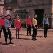 Star Trek TOS, Raumschiff Enterprise, Idee Gene Roddenberry USA 1966-1969, Darsteller  Season: 01 Episode: 012 1966-67 Episodic Photo - Captain Kirk (William Shatner), Spock (Leonard Nimoy)