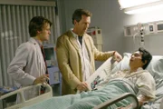 Nach einem weiteren Schlaganfall ist der junge Harvey Park (John Cho, lieg.) ins Koma gefallen. Dr. House (Hugh Laurie, M.) und Dr. Chase (Jesse Spencer) vermuten, dass Harvey Verwachsungen in den Halsschlagadern hat und wollen operieren.