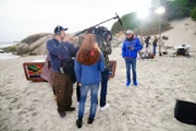 Jurymitglied Dieter Bohlen gibt am dritten Set des Auslands-Recalls am berühmten Strand von Camps Bay ein Interview.