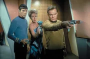 Star Trek TOS, Raumschiff Enterprise, Idee Gene Roddenberry USA 1966-1969, Darsteller  Season: 01 Episode: 023 1966-67 Episodic Photo - Captain Kirk (William Shatner) and Spock (Leonard Nimoy)