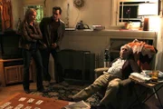 L-R: Claire (Julie Bowne), Phil (Ty Burrell) und Walt Kleezak (Phillip Baker Hall)