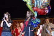 Dank Melinda (Jennifer Love Hewitt, l.) konnte die Cheerleadergruppe von Jackie Boyd (Mary J. Blige, M.) doch an der Meisterschaft teilnehmen …