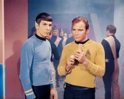 Im Bild: Commander Spock (Leonard Nimoy, links), Captain Kirk (William Shatner, rechts).