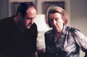 L-R: Tony Soprano (James Gandolfini) and Livia Soprano (Nancy Marchand)