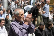 PHOENIX DIE MARCO POLO-FÄHRTE - ABENTEUER SEIDENSTRAßE, "Von der Türkei nach Teheran", am Dienstag (04.03.14) um 20:15 Uhr. Freitagsgebet im Shah Abdol Azim-Schrein, Teheran.