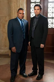 Detective Kevin Bernard (Anthony Andersen, li.) und Detective Cyrus Lupo (Jeremy Sisto)