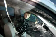Kann sich Det. Lilly Rush (Kathryn Morris) aus dem Wagen befreien?