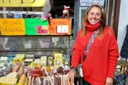 Beata hat auf dem Markt von Leknica seit über 30 Jahren ihren Stand und verkauft günstig Lebensmittel.