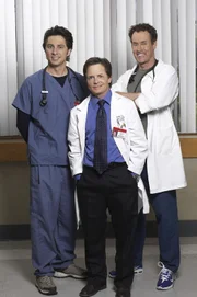 v.li.: John "J.D." Dorian (Zach Braff), Dr. Kevin Casey (Michael J. Fox), Dr. Perry Cox (John McGinley)