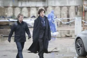 Dr. John Watson (Martin Freeman, l.) Sherlock Holmes (Benedict Cumberbatch, r.)