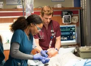 Chicago Med Blutsbande - Bound Staffel 1, Episode 6 Notfallmässiges Eingreifen: Yaya DaCosta als April Sexton, Nick Gehlfuss als Dr. Will Halstead