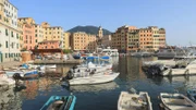 Die bunten Fischerhäuser am Hafen von Camogli.