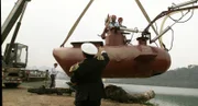 Muss in einem selbstgebauten U-Boot abtauchen: Klaas (l.)