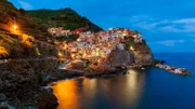 Rund 300 Kilometer erstreckt sich die Italienische Riviera entlang des Mittelmeers. Sie gilt als eine der schönsten Küsten Europas. Der Film stellt Traumorte an der Küste vor.